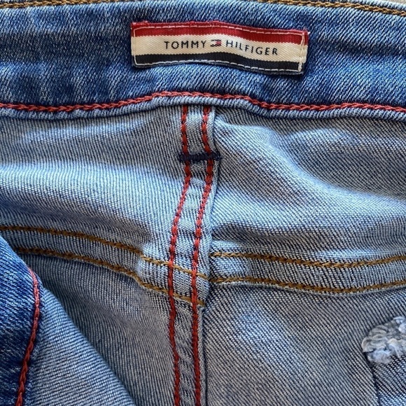 Tommy Hilfinger denim leggings with cute zippers on hem. Size 14.
C - Picture 16 of 16